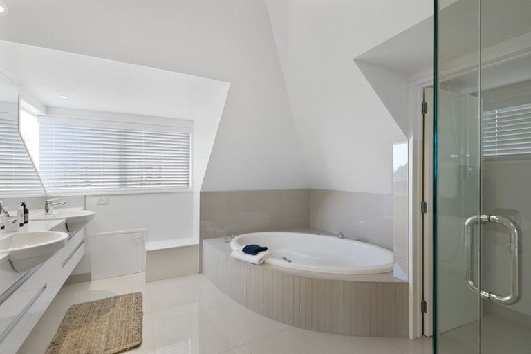 Photo of property in 27 Assisi Street, Mount Pleasant, Christchurch, 8081