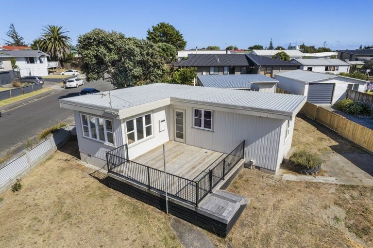 Photo of property in 10 Robert Mckeen Street, Otaki Beach, Otaki, 5512