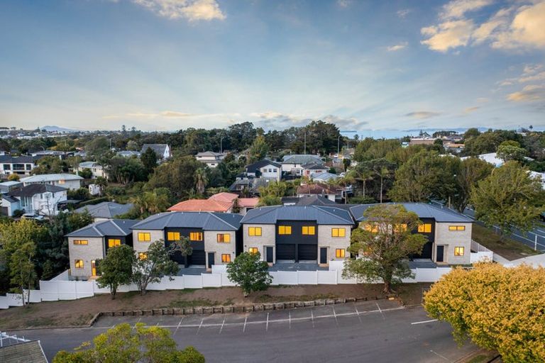 Photo of property in 17 Sandspit Road, Waiuku, 2123