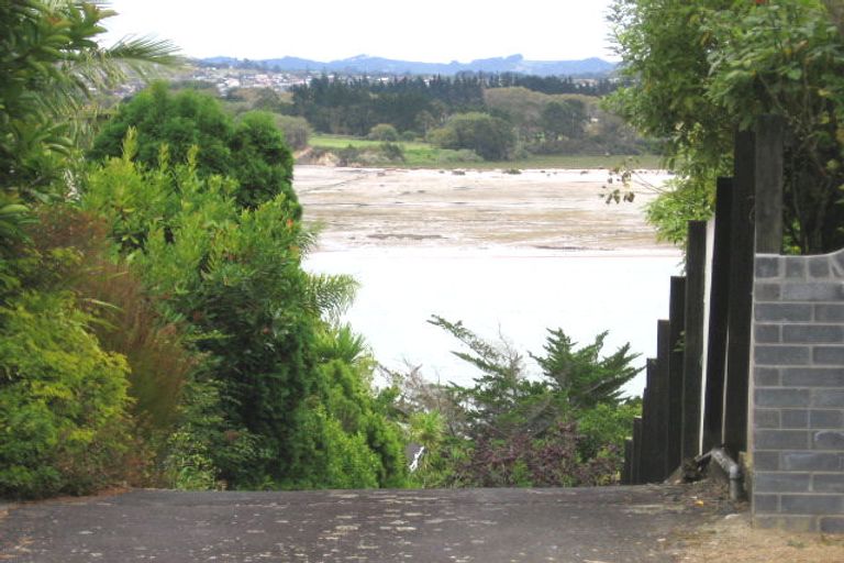 Photo of property in 25 Telstar Place, Beach Haven, Auckland, 0626