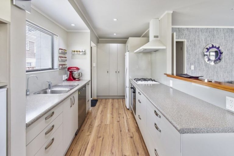 Photo of property in 19 Mellsop Avenue, Waiuku, 2123