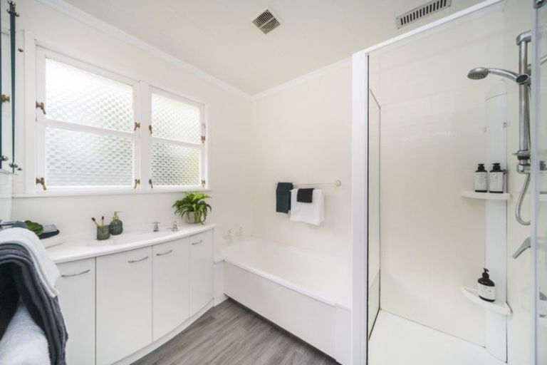 Photo of property in 25 Chilton Grove, Hokowhitu, Palmerston North, 4410