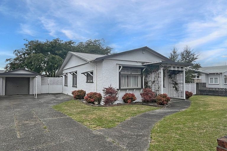 Photo of property in 19 Brightwater Terrace, Terrace End, Palmerston North, 4410
