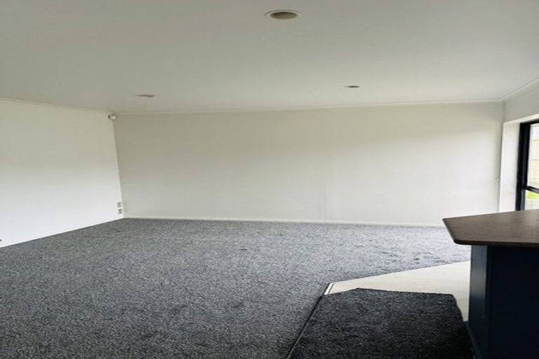 Photo of property in 5 Attymon Lane, East Tamaki, Auckland, 2016