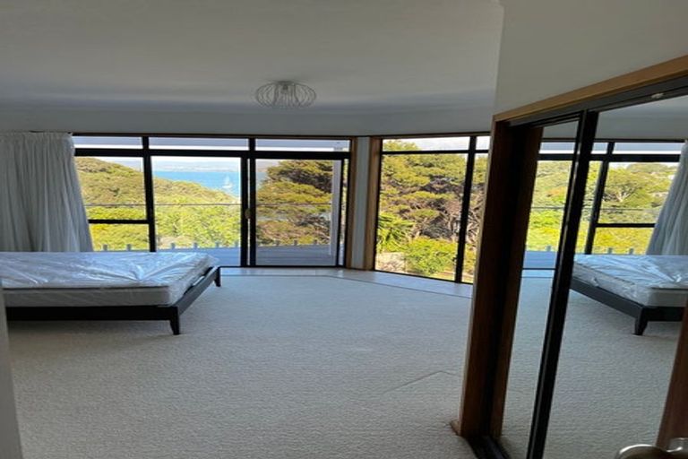 Photo of property in 9 Poaka Place, Beach Haven, Auckland, 0626