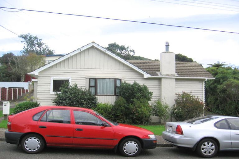 Photo of property in 10 Arapiko Street, Johnsonville, Wellington, 6037