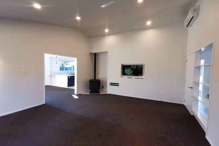 Photo of property in 32 Ambleside Drive, Burnside, Christchurch, 8053