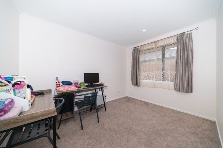 Photo of property in 134 Johnstone Drive, Fitzherbert, Palmerston North, 4410
