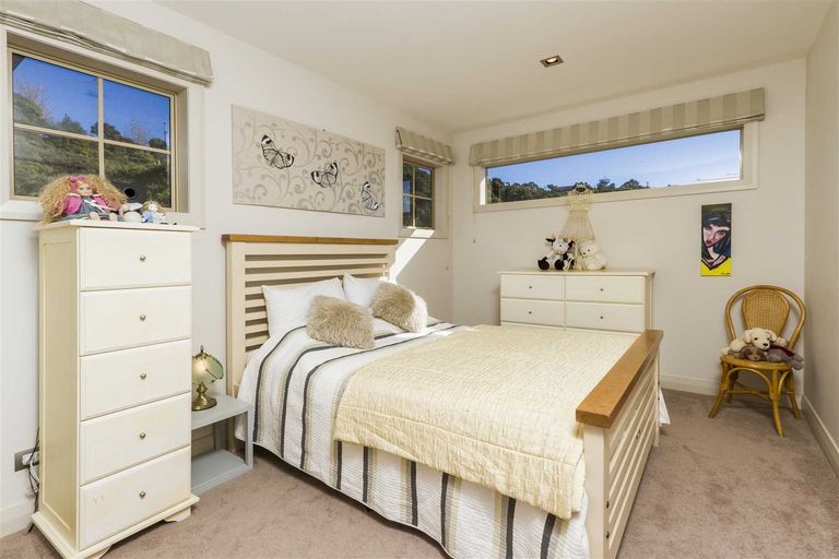 Photo of property in 121 Wade River Road, Stanmore Bay, Whangaparaoa, 0932