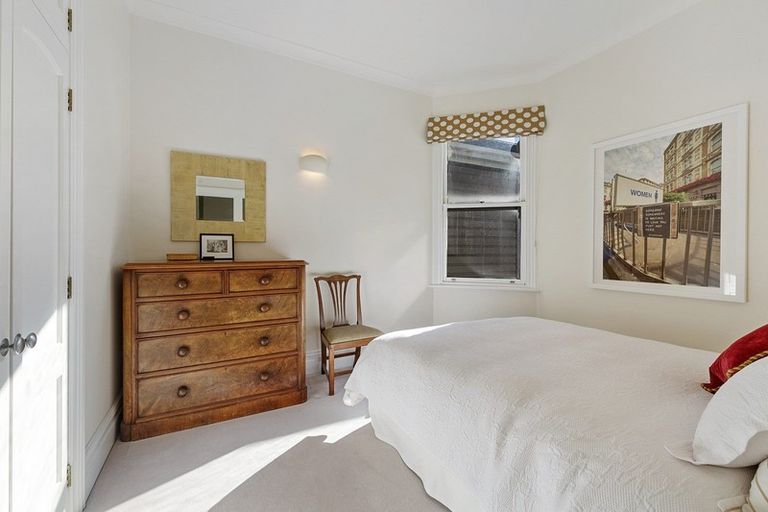 Photo of property in 198 Oriental Parade, Oriental Bay, Wellington, 6011