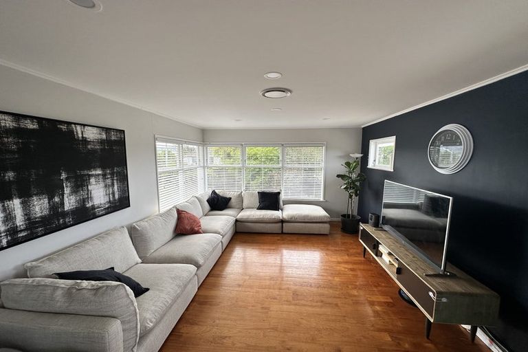 Photo of property in 57 Fairclough Road, Beach Haven, Auckland, 0626