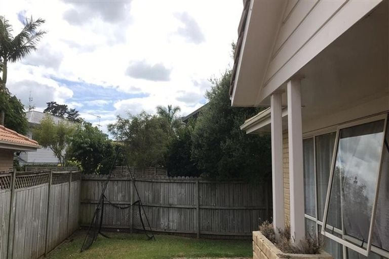 Photo of property in 2/7 Bernie Edwards Place, Botany Downs, Auckland, 2010