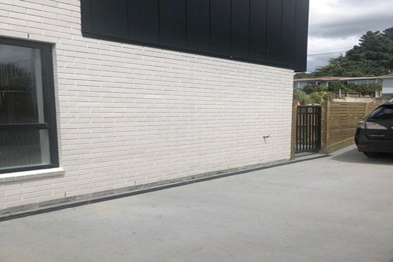 Photo of property in 1/27 Main Road, Wainuiomata, Lower Hutt, 5014