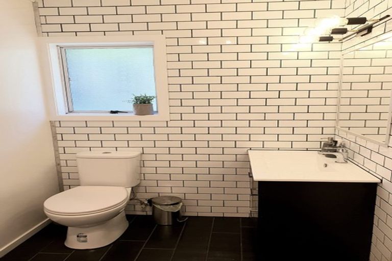 Photo of property in 1/59 Topliss Drive, Northcross, Auckland, 0632