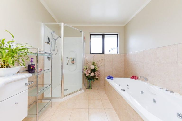 Photo of property in 12 Rodeo Drive, Kelvin Grove, Palmerston North, 4414