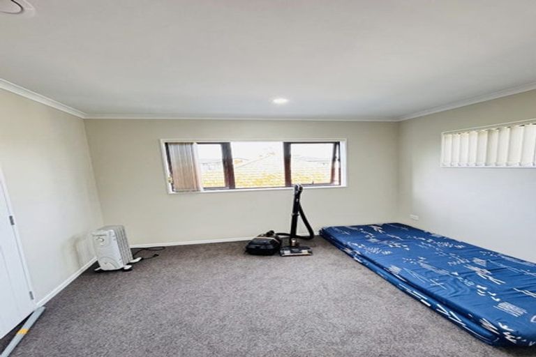 Photo of property in 1/2 Cameron Street, Papakura, 2110