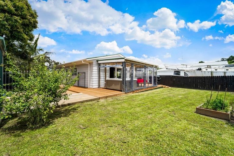 Photo of property in 122 Moire Road, West Harbour, Auckland, 0618