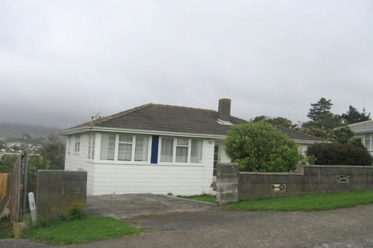 Photo of property in 23 Beauzami Crescent, Ascot Park, Porirua, 5024