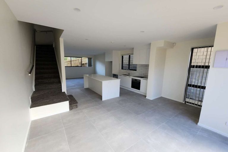 Photo of property in 45d Greenvalley Rise, Glenfield, Auckland, 0629