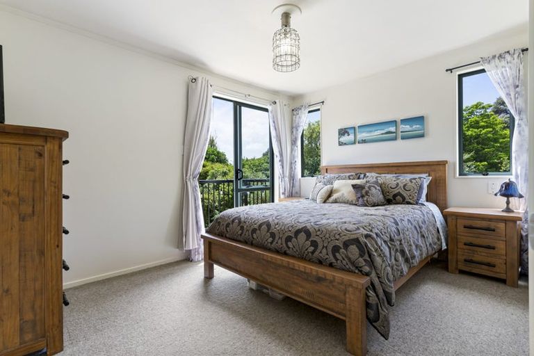 Photo of property in 16 Landsdale Place, Massey, Auckland, 0614