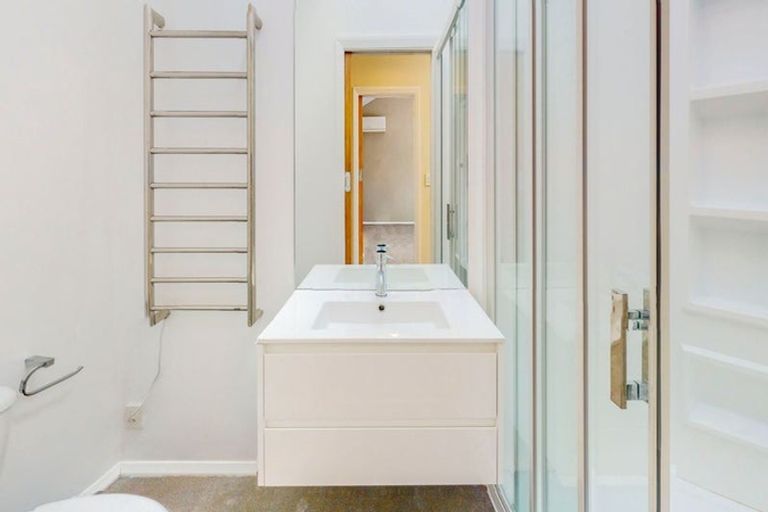 Photo of property in 19 Scarborough Terrace, Mount Victoria, Wellington, 6011