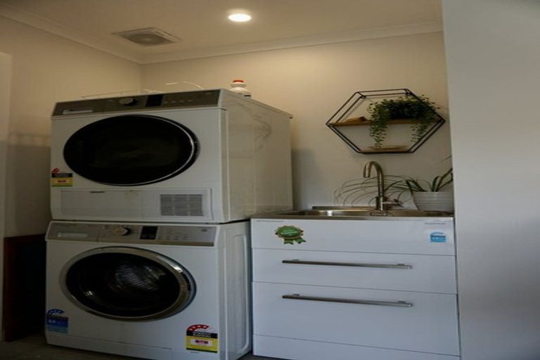 Photo of property in 6 La Mer Lane, Wallaceville, Upper Hutt, 5018