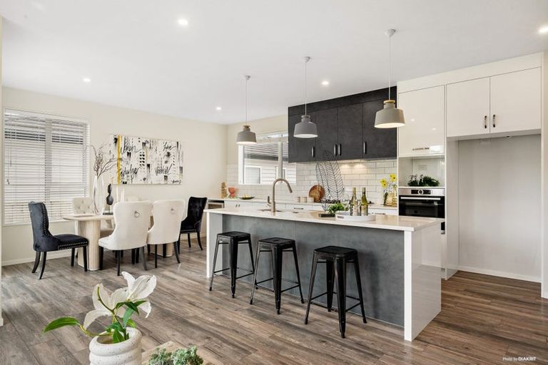 Photo of property in 10 Bine Crescent, Orewa, 0931