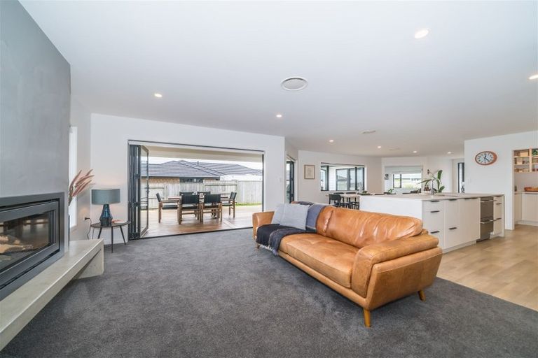 Photo of property in 21 Silicon Way, Fitzherbert, Palmerston North, 4410