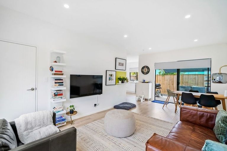 Photo of property in 66c Donovan Avenue, Massey, Auckland, 0614