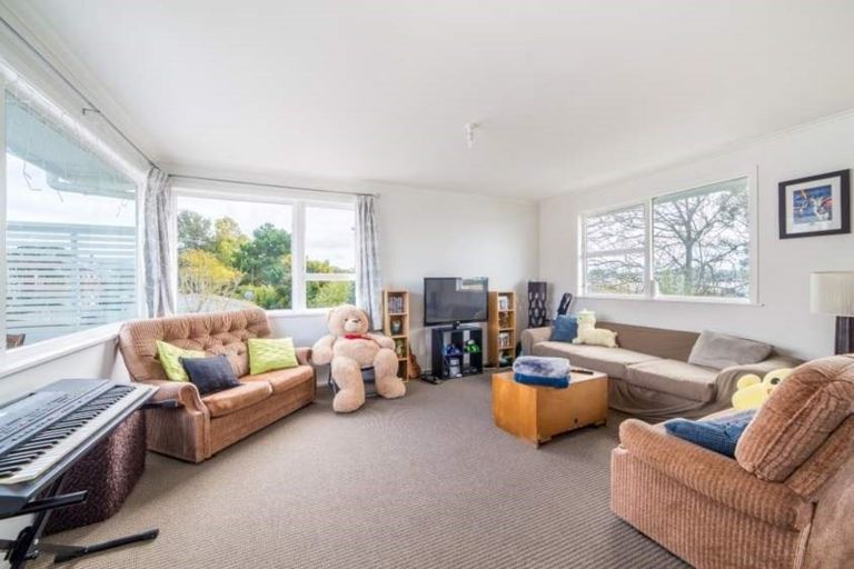 Photo of property in 2/53 Bruce Road, Glenfield, Auckland, 0629