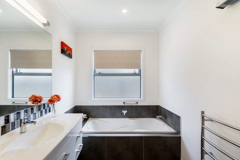 Photo of property in 24 Percy Berry Place, Havelock North, 4130