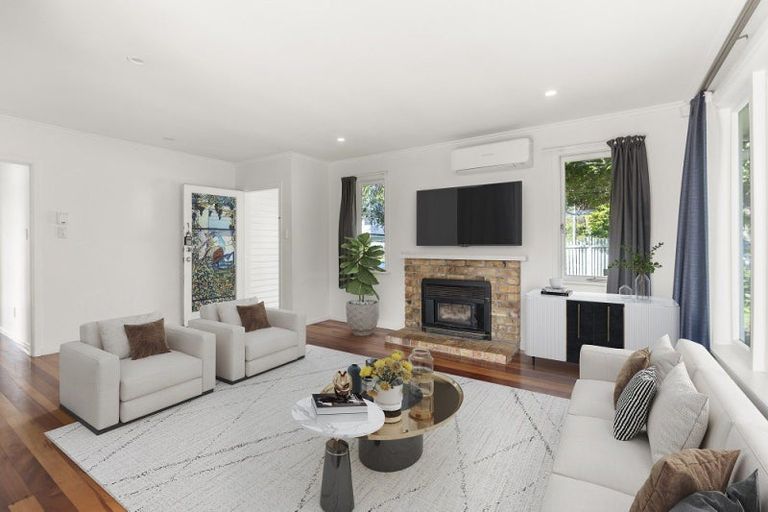 Photo of property in 6 Grainger Road, Te Atatu South, Auckland, 0610