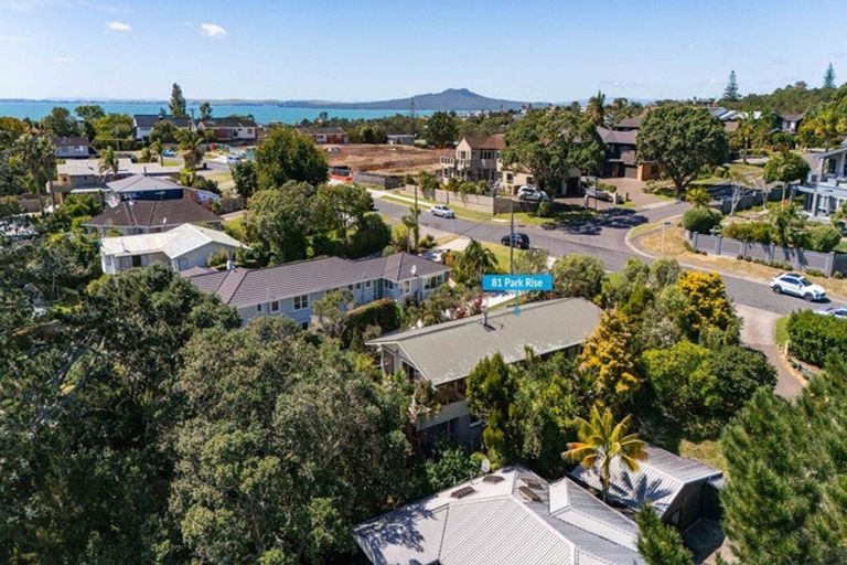 Photo of property in 81 Park Rise, Campbells Bay, Auckland, 0630