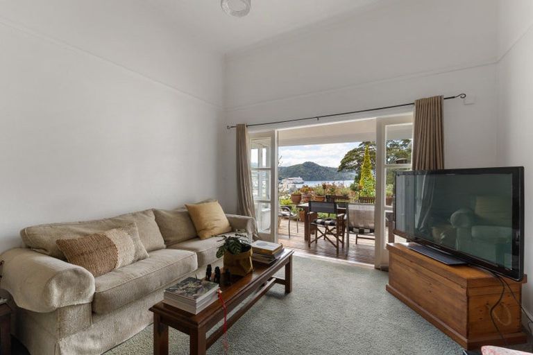 Photo of property in 14 Broadway, Picton, 7220