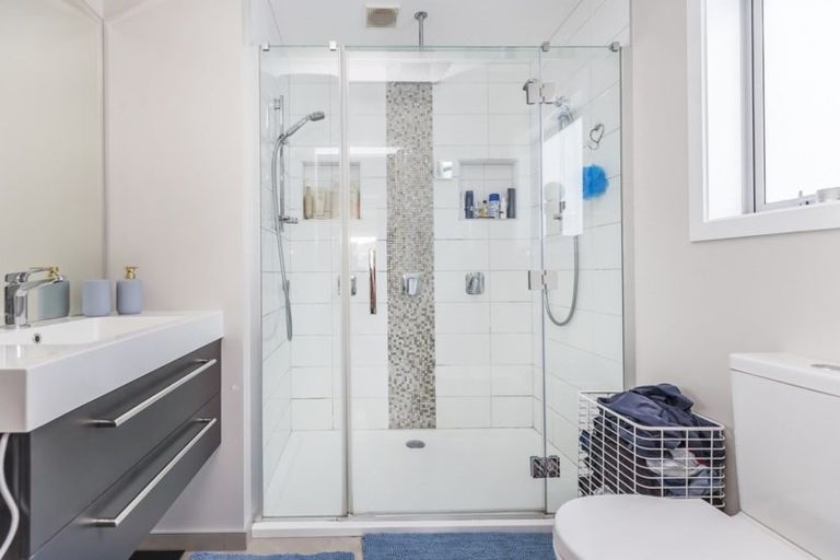 Photo of property in 3 Cresswell Place, Johnsonville, Wellington, 6037