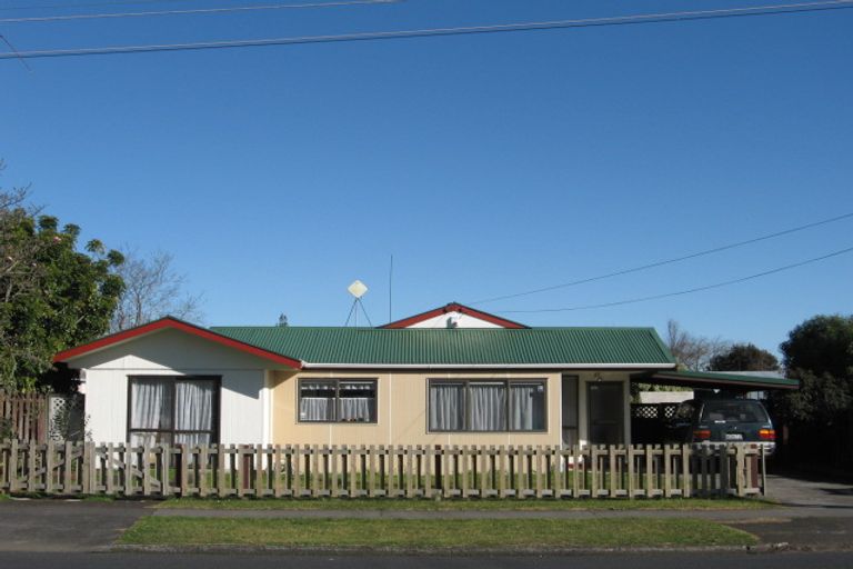 Photo of property in 2/77 Kelvin Road, Papakura, 2110