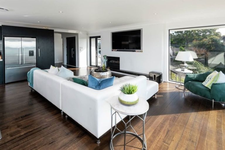 Photo of property in 35 Montgomery Crescent, Cockle Bay, Auckland, 2014