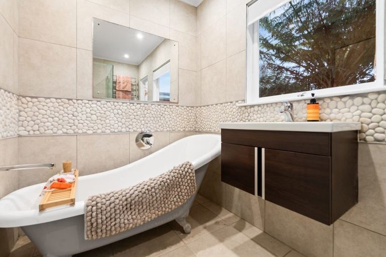 Photo of property in 35 Riverhead Road, Kumeu, 0810