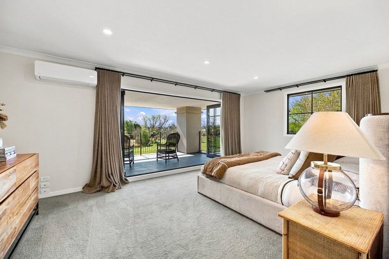 Photo of property in 40 Willowview Drive, Redwood, Christchurch, 8051