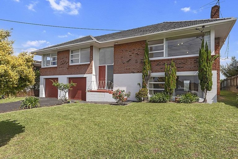 Photo of property in 100 Sylvan Avenue, Northcote, Auckland, 0627