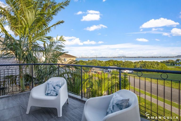 Photo of property in 8 Waikura Drive, Te Atatu Peninsula, Auckland, 0610