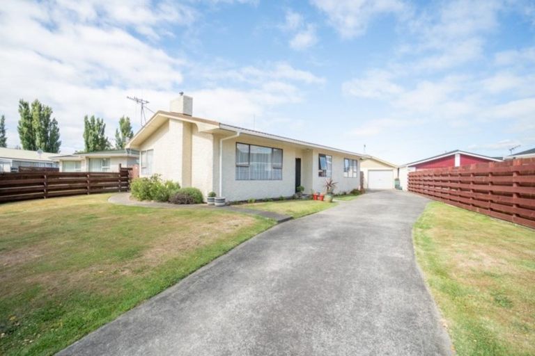 Photo of property in 37 Humphries Place, Awapuni, Palmerston North, 4412
