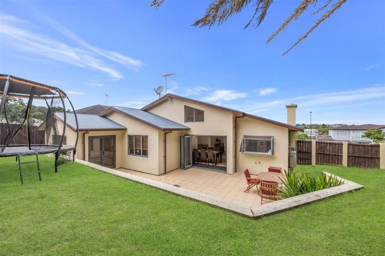 Photo of property in 11 Fairchild Avenue, Goodwood Heights, Auckland, 2105