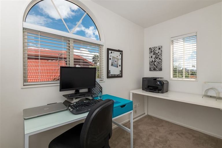 Photo of property in 17 Ponderosa Drive, Oteha, Auckland, 0632