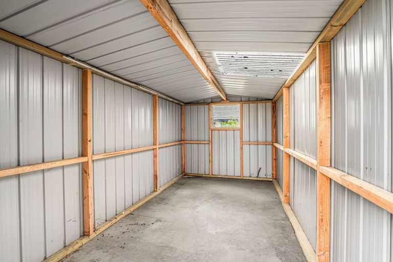 Photo of property in 1 Nevada Way, Kelvin Grove, Palmerston North, 4414