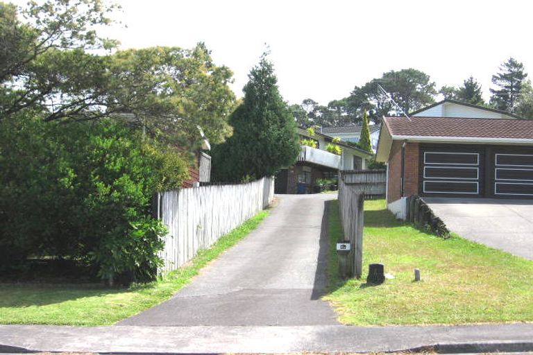 Photo of property in 1/8 Ronald Macken Place, Windsor Park, Auckland, 0632