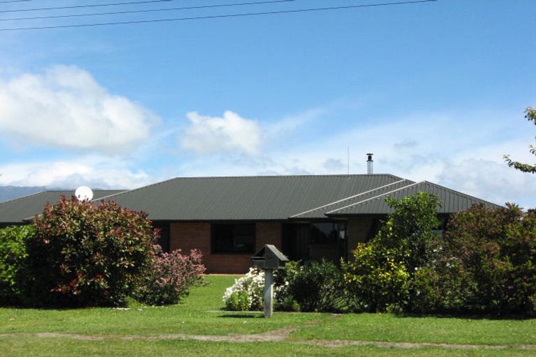 Photo of property in 30 Shelswell Street, Westport, 7825