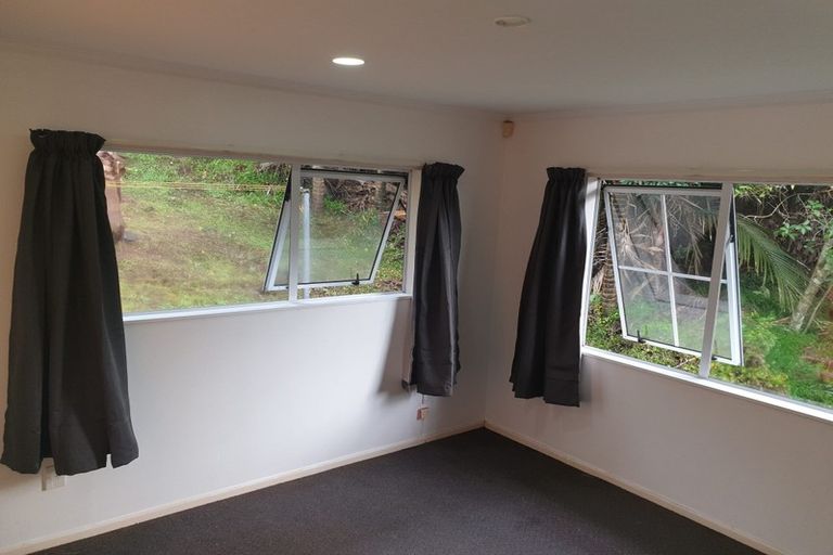 Photo of property in 1/35 Witheford Drive, Bayview, Auckland, 0629