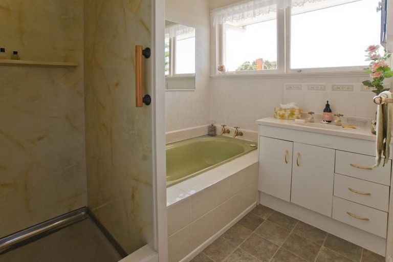 Photo of property in 1/99 Pah Road, Cockle Bay, Auckland, 2014