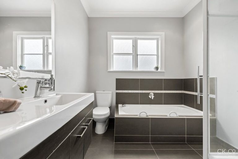 Photo of property in 27a Bauchop Road, Waterloo, Lower Hutt, 5011